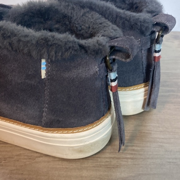 Toms | Gray Suede Leather Slip in Shoes with Faux fur trim - Zip up Back - 7.5 - Picture 6 of 7